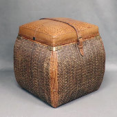 Винтажный ротанговый пуфик Borneo collection с сидением из натуральной кожи и отсеком для хранения, Европа, 1970-80 гг.