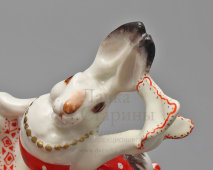 Фигурка «Пляшущая зайчиха», скульптор Чарушин Е. И., ЛФЗ, 1950-60 гг.