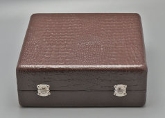 Горизонтальный кейс в коричневом цвете для граммофонных, патефонных пластинок без отделов, СССР, 1-я пол. 20 в.