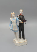 Фигурка «Первый вальс» («Суворовец»), скульптор Бржезицкая А. Д., фарфор Дулево, 1951 г.