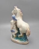 Статуэтка «Конезаводчица», скульптор Бессарабова Н. И., Гжель, 1950-60 гг.