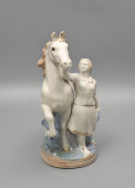 Статуэтка «Конезаводчица», скульптор Бессарабова Н. И., Гжель, 1950-60 гг.