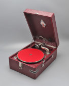 Советский патефон чемоданного типа, модель ПТ-3, Патефонный завод в г. Молотов, 1952-53 гг.