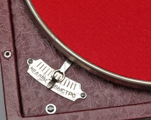 Советский патефон чемоданного типа, модель ПТ-3, Патефонный завод в г. Молотов, 1952-53 гг.