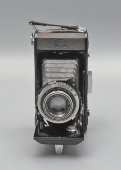 Старинный пленочный фотоаппарат «Zeiss Ikon Nettar 515/2», объектив Tessar 10,5 cm f/4,5 Carl Zeiss Jena, затвор Compur, Германия, кон. 1930-х – нач. 1940-х