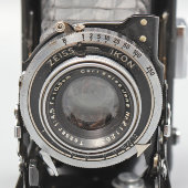 Старинный пленочный фотоаппарат «Zeiss Ikon Nettar 515/2», объектив Tessar 10,5 cm f/4,5 Carl Zeiss Jena, затвор Compur, Германия, кон. 1930-х – нач. 1940-х