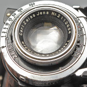 Старинный пленочный фотоаппарат «Zeiss Ikon Nettar 515/2», объектив Tessar 10,5 cm f/4,5 Carl Zeiss Jena, затвор Compur, Германия, кон. 1930-х – нач. 1940-х