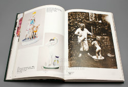 Книга «А вокруг так много счастья. Фарфор, фотографии, графика», изд-во «Среди коллекционеров», 2014 г.