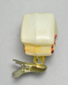 Советская ёлочная игрушка на прищепке «Избушка Коковани» по сказу Павла Бажова «Серебряное копытце», стекло, 1970-е