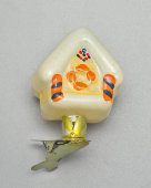 Советская ёлочная игрушка на прищепке «Избушка Коковани» по сказу Павла Бажова «Серебряное копытце», стекло, 1970-е