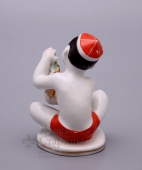 Статужтка «Мальчик с виноградом», скульптор Столбова Г. С., ЛФЗ, редкая роспись