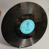 М. Новохижин исп. песни из к/ф «Огонек в горах»: «Сероглазая» и «Огонек», Апрелевский завод, 1950-е гг.