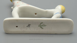 Статуэтка «Подожди», скульптор Пермяк М. Е., фарфор, Вербилки, 1950-60 гг.