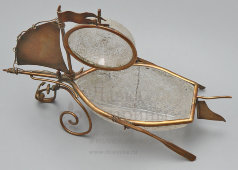 Подставка для механических часов, подчасник «Парусник» (лодка с веслами), латунь, стекло, Европа, кон. 19 в.