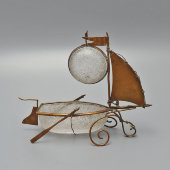 Подставка для механических часов, подчасник «Парусник» (лодка с веслами), латунь, стекло, Европа, кон. 19 в.