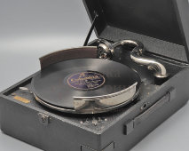 Легендарный зарубежный портативный граммофон (патефон) «His Master's Voice», модель 102, Великобритания, 1930-е