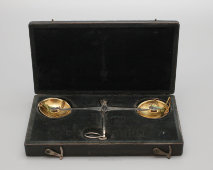 Старинные карманные аптекарские весы-коромысло в футляре, Россия, к. 19 в.