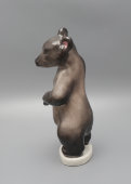 Статуэтка «Бурый медведь», скульптор Ризнич И. И., фарфор, ЛФЗ, 1950-60 гг.