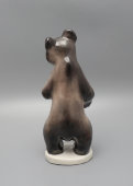Статуэтка «Бурый медведь», скульптор Ризнич И. И., фарфор, ЛФЗ, 1950-60 гг.