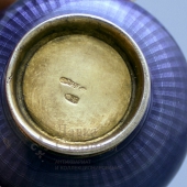 Солонка в виде чугунка, Европа для России, начало 20 века, серебро 84 пробы, эмаль-гильош, штихельная гравировка