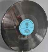 Советская старинная пластинка 78 оборотов для патефона с песнями Эдита Пьеха: «Каштаны» и «Девушка из Парижа».