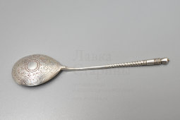 Старинная десертная серебряная ложка с цветочной гравировкой и винтовой ручкой, 84 проба, мастерская Волкова Павла, Москва, 1888 г.