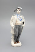Статуэтка «Мальчик с коньками», скульптор Венкова И. А., художник Лупанова Е. Н., ЛФЗ, 1960-е