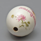 Антикварное пасхальное яйцо «Христос Воскресе» с розовой цветочной росписью, частный завод, Россия, 2-я пол. 19 в.