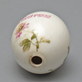 Антикварное пасхальное яйцо «Христос Воскресе» с розовой цветочной росписью, частный завод, Россия, 2-я пол. 19 в.