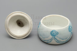 Антикварная пудреница, туалетная коробочка «Купчиха», скульптор Данько Н. Я., фарфор, ГФЗ, марка серп и молот, 1920-е