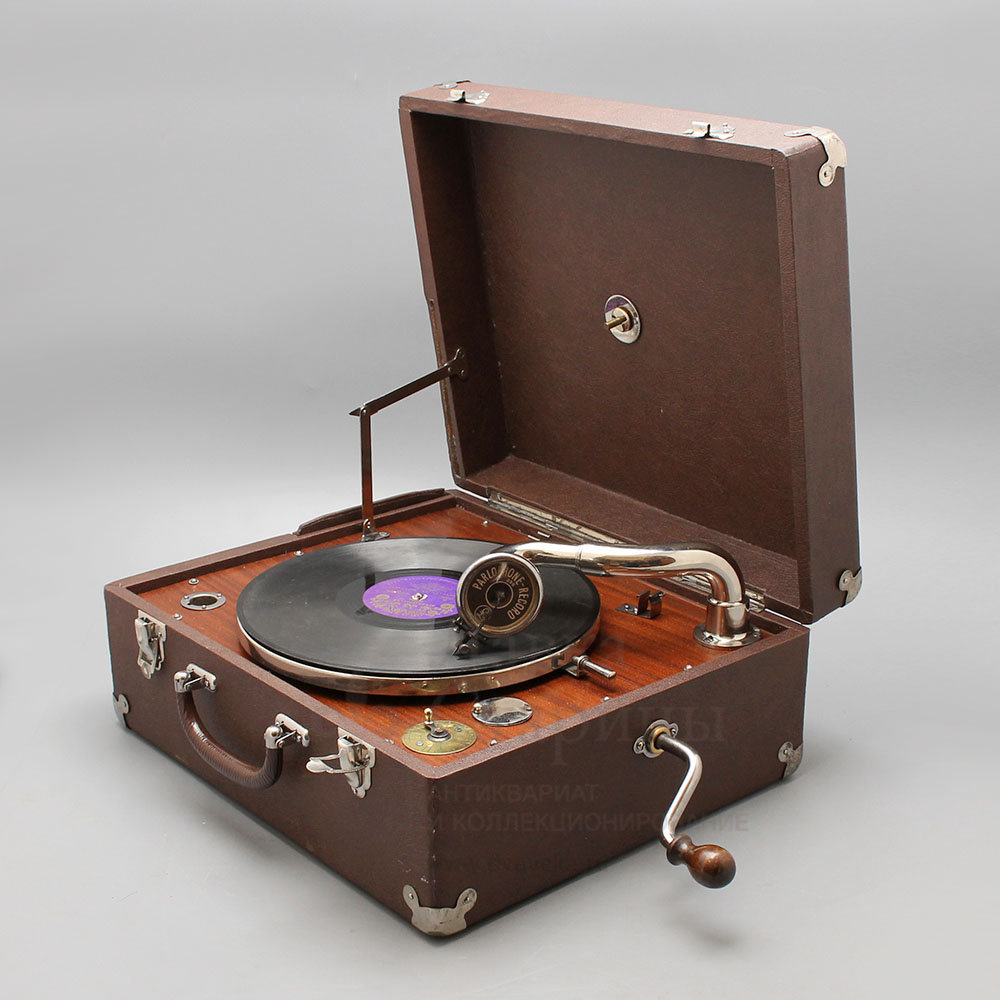 Антикварный английский патефон-чемодан «Parlophone record», 1940-е гг., в хорошем и рабочем ...
