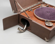 Антикварный английский патефон-чемодан «Parlophone record», 1940-50 гг.