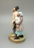 Старинная статуэтка «Крестьянка, ведущая мужа из кабака домой», Гарднер, бисквит, 19 в.