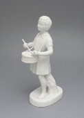 Агитационная статуэтка «Пионерка с барабаном», бисквит, Вербилки, 1957 г.