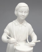 Агитационная статуэтка «Пионерка с барабаном», бисквит, Вербилки, 1957 г.