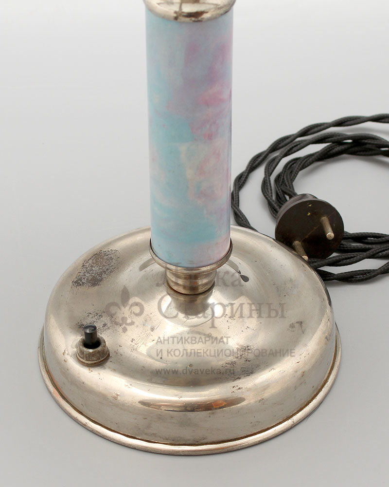 Купить настольную лампу СССР с белым абажуром.