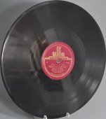 Советская винтажная пластинка 78 оборотов для патефона с песнями М. Массалитиновой: «Полно, Маша» и «Как во поле, Во поляне».