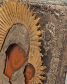 Старинная икона в латунном посеребренном и золоченном окладе «Казанская Божья Матерь», Москва, 1830-е