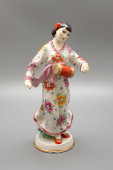 Статуэтка «Китаянка с барабаном» (Барабанщица), скульптор О. С. Артамонова, Вербилки, 1961 г.