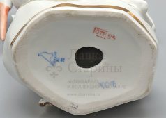 Статуэтка «Аист и лягушка», скульптор Пустыгин Н. П., Дулевский фарфор, 1970-80 гг.