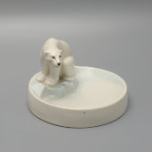 Пепельница «Белый медведь на охоте», скульптор Блохин В. И., фарфор ЛФЗ, 1930-е