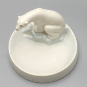 Пепельница «Белый медведь на охоте», скульптор Блохин В. И., фарфор ЛФЗ, 1930-е