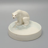 Пепельница «Белый медведь на охоте», скульптор Блохин В. И., фарфор ЛФЗ, 1930-е
