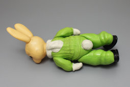 Советская игрушка «Зайка-спортсмен» на резинках, целлулоид, Охтинский химкомбинат, 1950-е