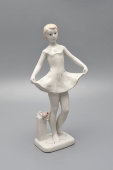 Статуэтка «Юная балерина», скульптор Велихова С. Б., фарфор ЛФЗ, 1950-60 гг.