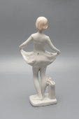Статуэтка «Юная балерина», скульптор Велихова С. Б., фарфор ЛФЗ, 1950-60 гг.