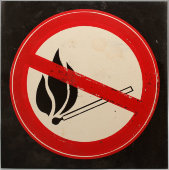 Табличка «Запрещается пользоваться открытым огнем», жесть, СССР, 1950-60 гг.