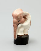 Слон из агитационного комплекта шахмат «Звери севера и юга», скульптор Кульбах З. О., фарфор ЛФЗ 1930-х