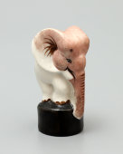 Слон из агитационного комплекта шахмат «Звери севера и юга», скульптор Кульбах З. О., фарфор ЛФЗ