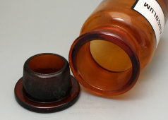 Аптечная банка с крышкой (штанглас) с надписью «Protargolum» (протаргол)